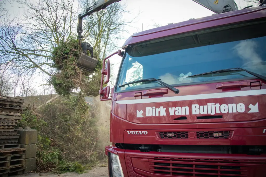 Paardenmest afvoeren